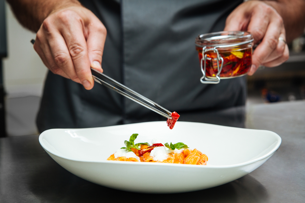 Chef_with_vegetarian_dish